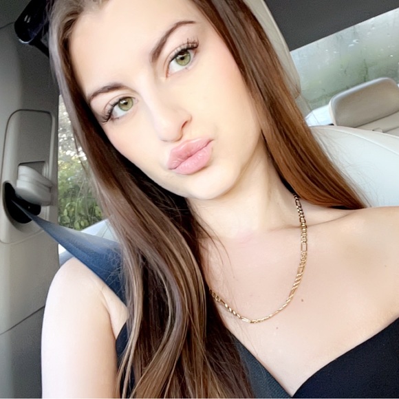 Meet your Posher, Taylor - Picture 1 of 1